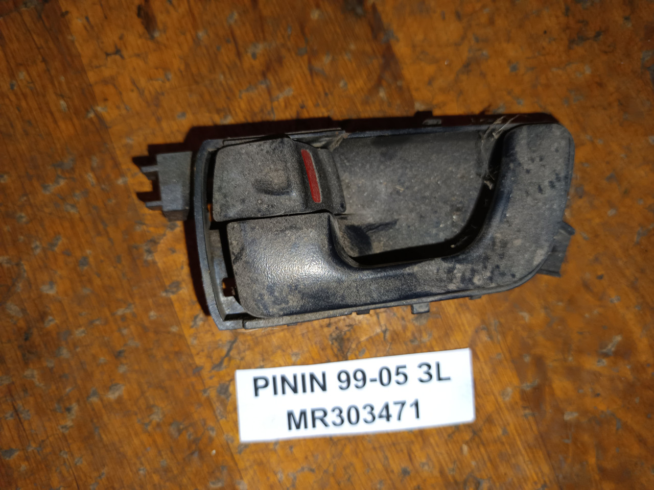 Ручка задня ліва MR303471 для Mitsubishi Pinin 99-05