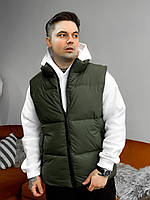 Чоловіча жилетка на пуху зеленого кольору