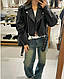 Куртка косуха жіноча чорна модна коротка з поясом No2359 - фото 4 - id-p2486586629