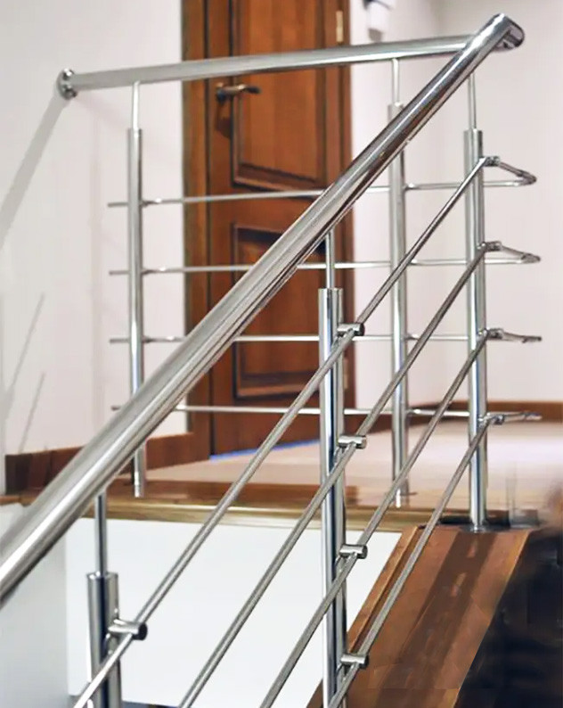 Перильні конструкції з нержавійки AISI 304, поручень Ø38 мм, стійка Ø32 мм, 4 ригелі Ø10 мм, бокове кріплення