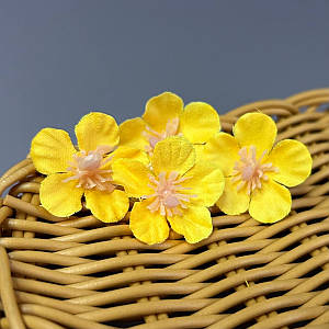 Штучна квітка вишні 3 см - жовтий