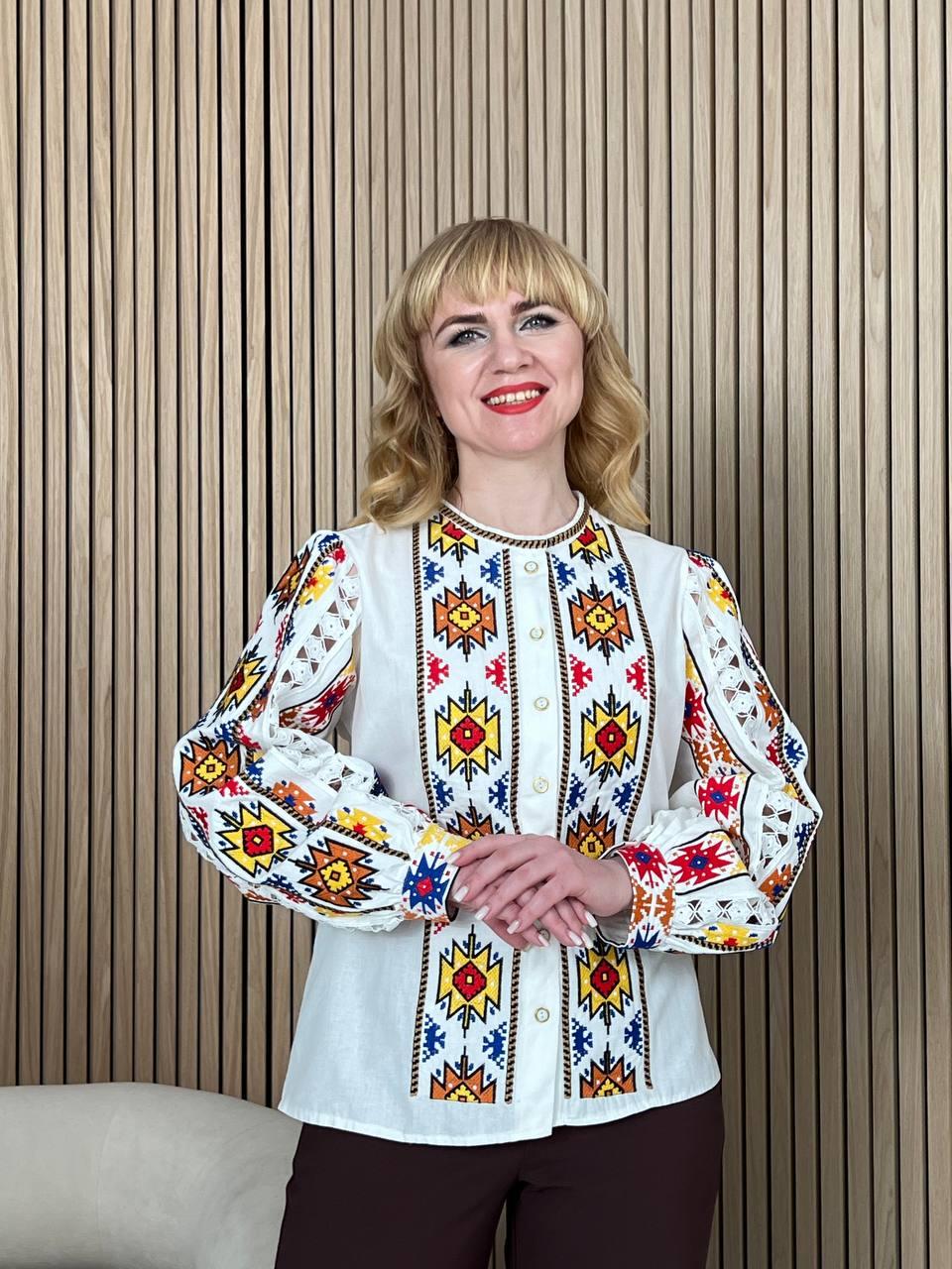 Вишита сорочка на ґудзиках молочна