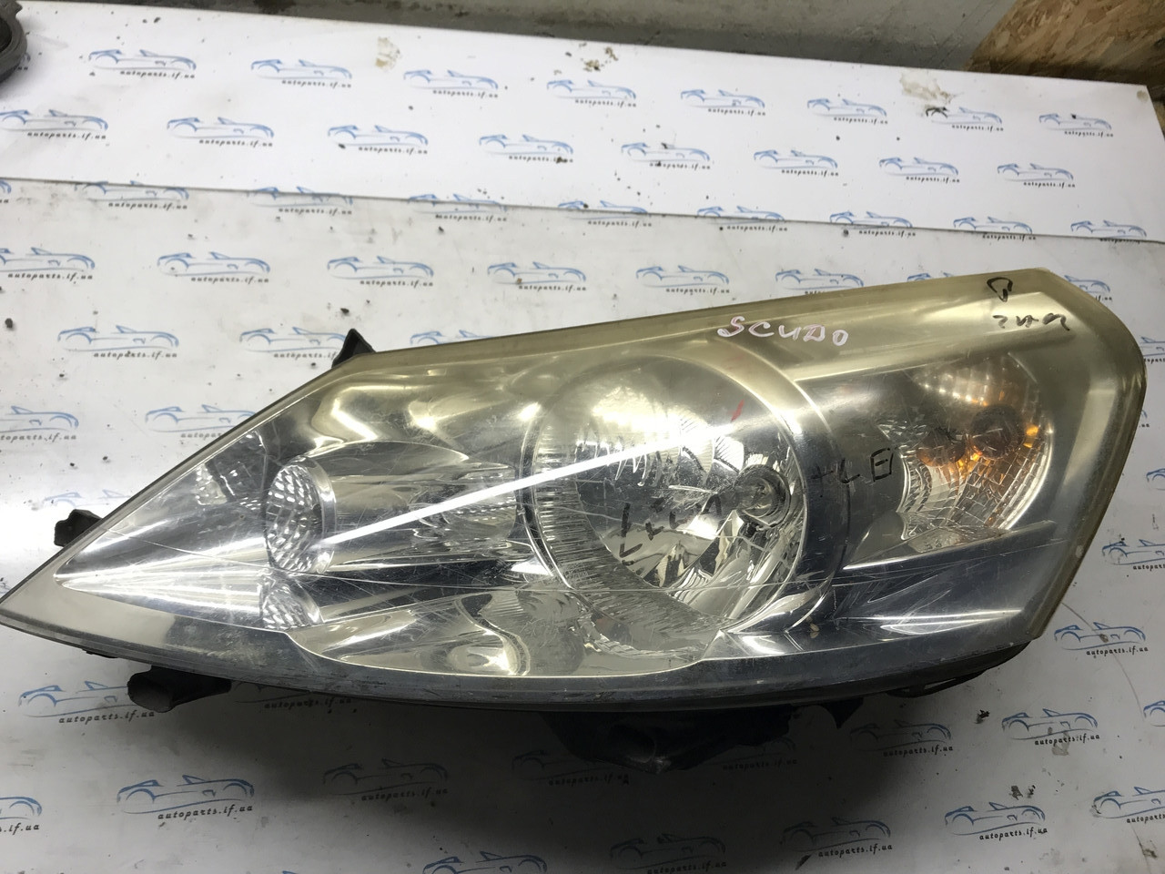 Фара передня ліва Citroen Jumpy Peugeot Expert Fiat Scudo 89902605 є багато дифектів усе на фото, фото 1