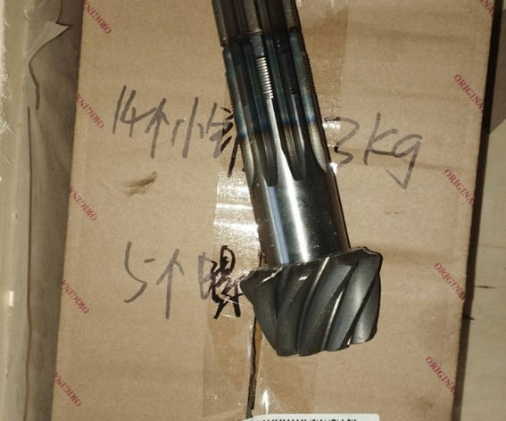 Приводний вал-шестерня заднього  диференціала 1.32.103/5138661SZ 240100025006, фото 1