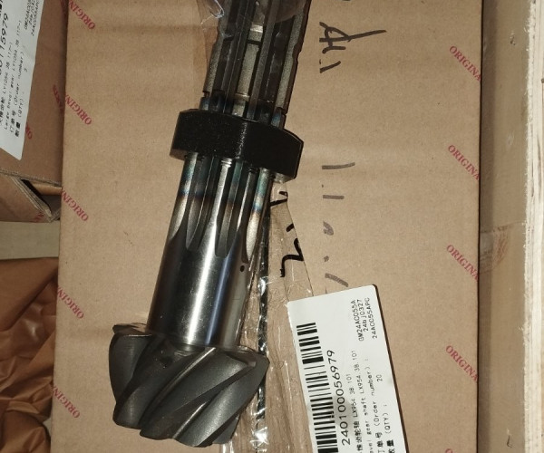 Приводний вал-шестерня заднього диференціала LX954.38.101 240100056979