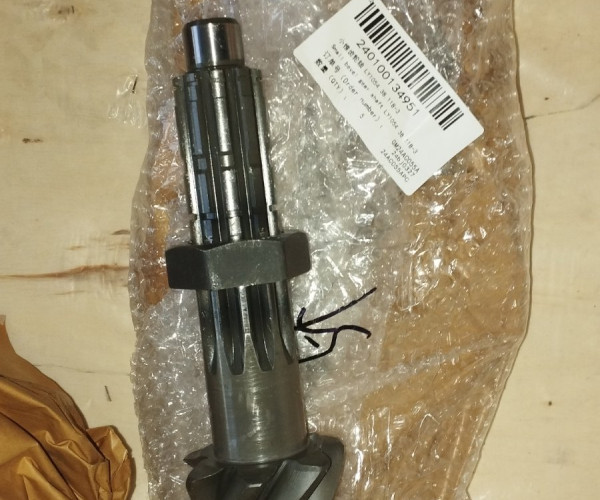 Приводний вал-шестерня заднього  диференціала LY1054.38.118-3 240100134951