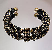 Браслет ручної роботи з бісеру на каркасі чорний із золотом