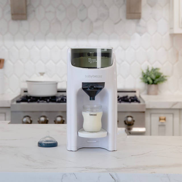 Машина для приготування дитячої суміші Baby Brezza Formula