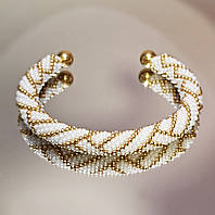 Браслет ручної роботи з бісеру на каркасі білий із золотом