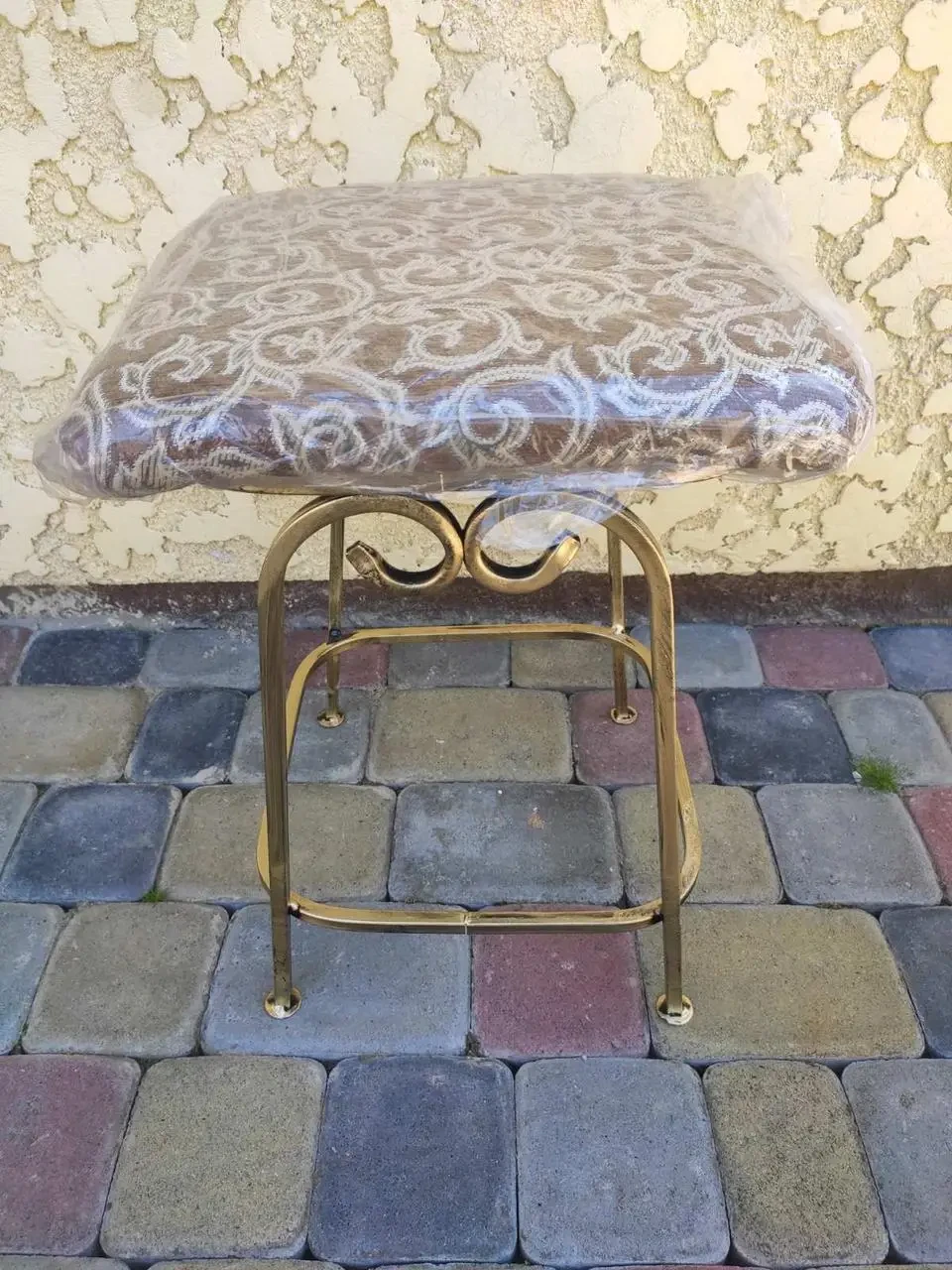 Пуф з кованого металу з м'яким сидінням на 4 прямих ніжках, ширина 31 см, Хатинка, фото 1