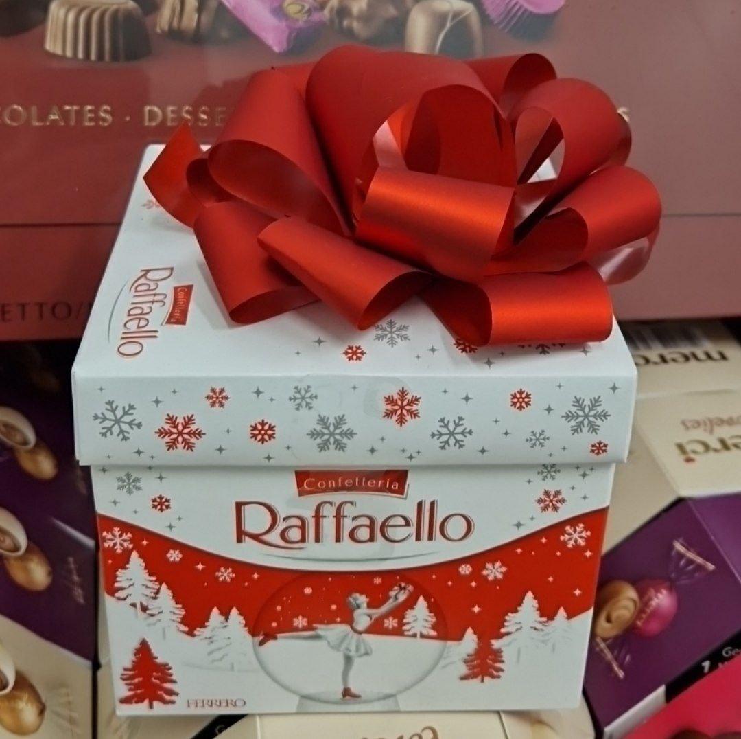 Цукерки Raffaello Confetteria Ferrero 300 г.