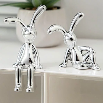 Декор для будинку фігурки кроликів кріпляться до поверхні за допомогою клейкої основи 2 шт