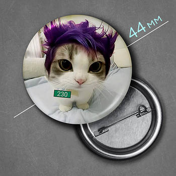 "Котик Танос / Гравець 230 (Гра в кальмара 2 / Squid game 2)" значок круглий на булавці Ø44 мм