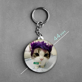 "Котик Танос / Гравець 230 (Гра в кальмара 2 / Squid game 2)" брелок круглий Ø44 мм