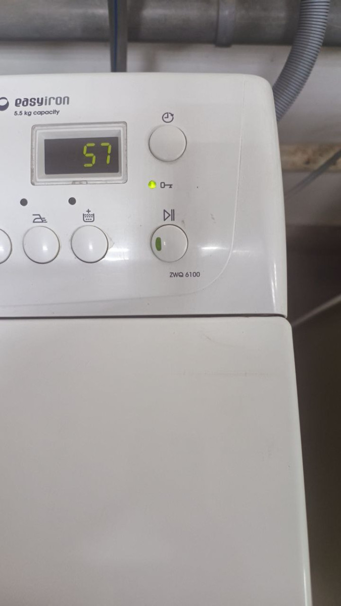 Пральна машина з вертикальним завантаженням ZANUSSI ZWQ 6100 Б/В