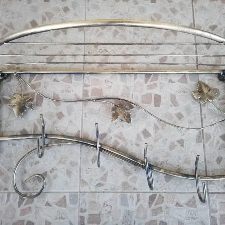 Настінна вішалка в коридор з овальною полицею для головних уборів кована, ширина 60 см, Хатинка, фото 1