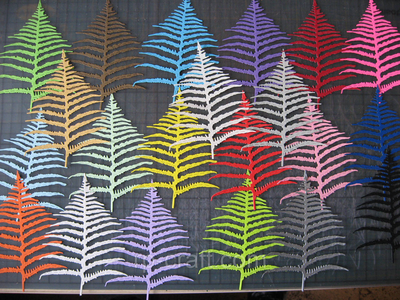 Вирубка з паперу та картону. Лист папороті, 83х113 мм, фото 1