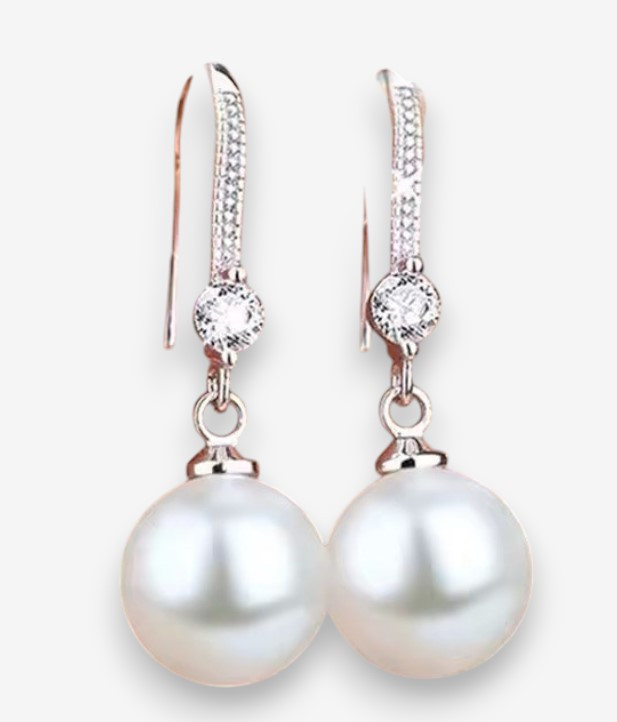 Вишукані сріблясті сережки-гачки з імітацією перлів та білими фіанітами, 3.3 см, фото 1