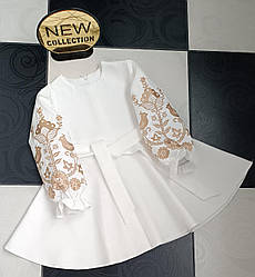 Біла сукня для дівчаток із золотою вишивкою на рукавах розміри 128, 134.