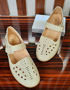 Босоніжки великих розмірів жіночі LR.Brother з перфорацією на широку ногу з ремінцем бежеві