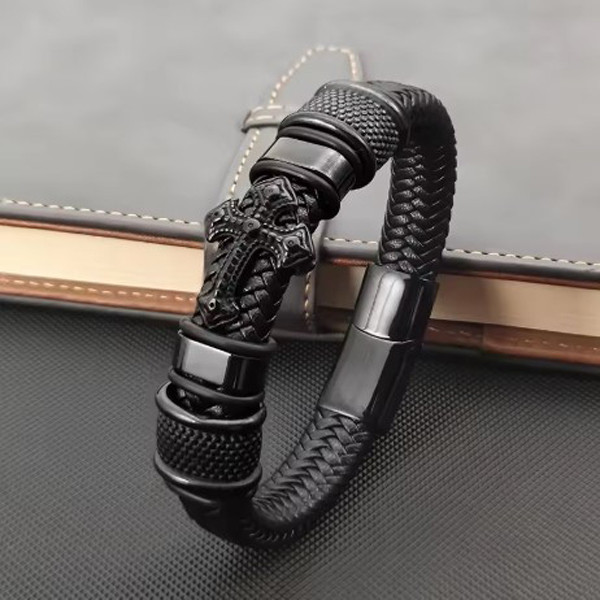 Браслет чоловічий шкіряний CRUSEDER BLACK чорний із чорнінням на магнітній застібці 17-19 см (довжина 21 см)
