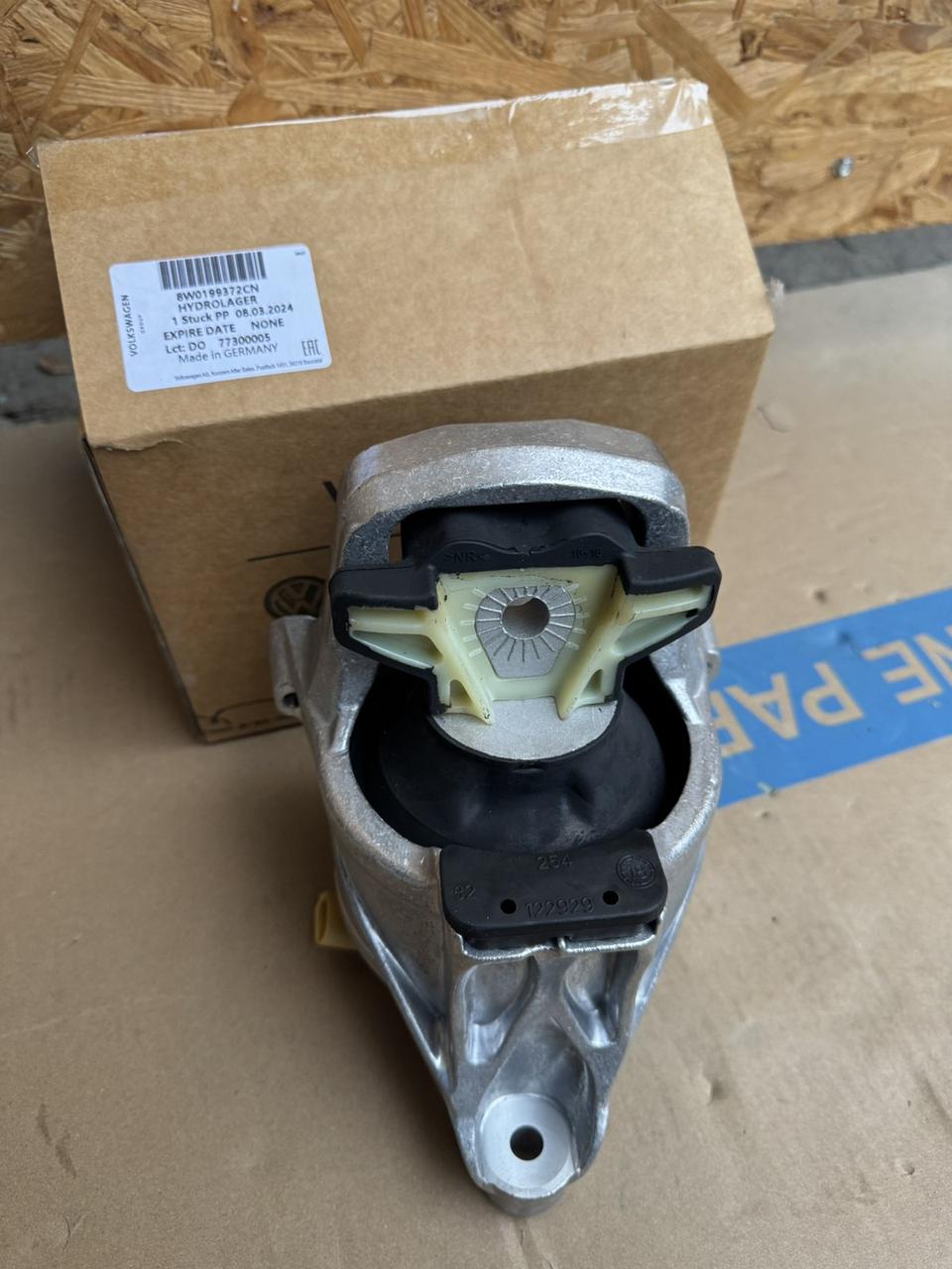 Подушка двигуна ПРАВА Qudi A4 A5 A6 Q5 2015-2024 8W0199372CN, фото 1