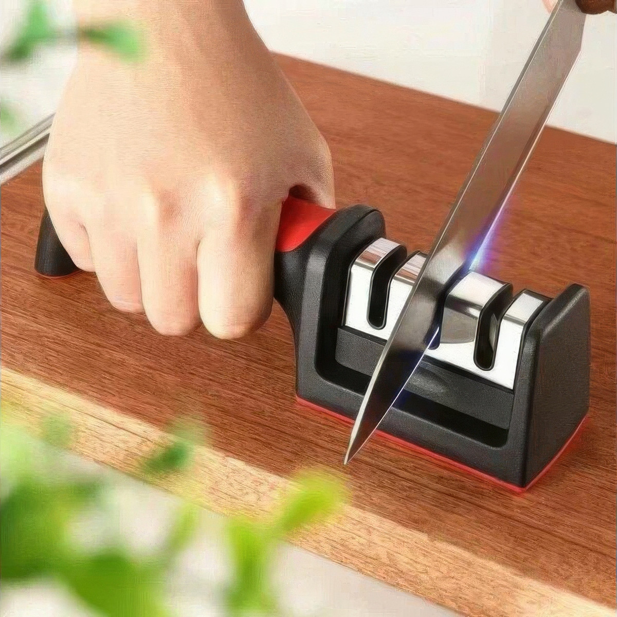Точилка для ножів та ножиць Sharpener YD-168 Чорно-червоний, ручне заточування для ножів (точило)