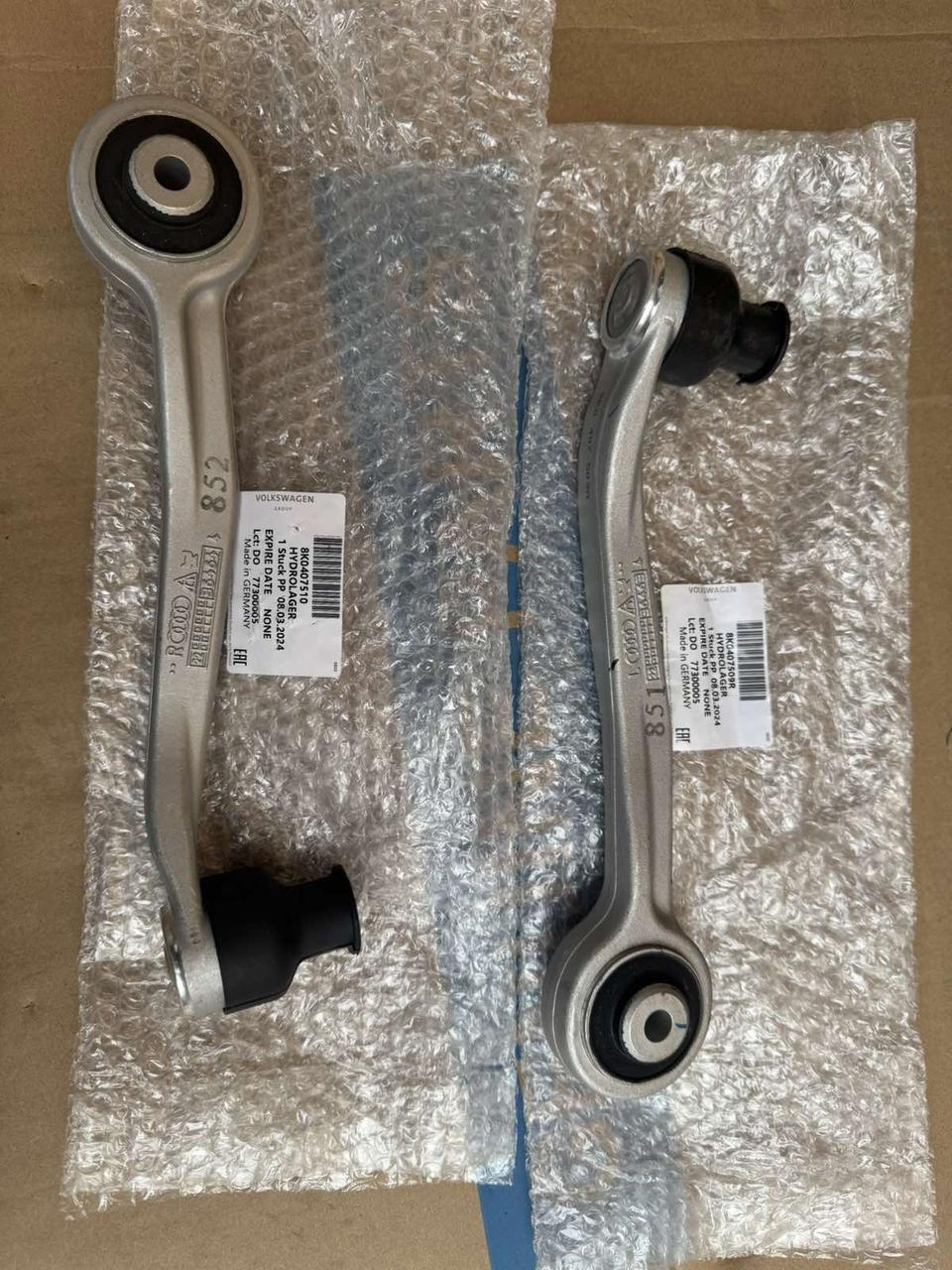 Важіль Передньої підвіски верхній AUDI A6 A7 C7 8K0407510 8K0407509R, фото 1