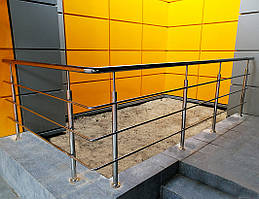 Перила/огородження з нержавійки AISI 304, поручень Ø38 мм, стійка Ø38 мм, 3 ригелі Ø10 мм, бокове кріплення