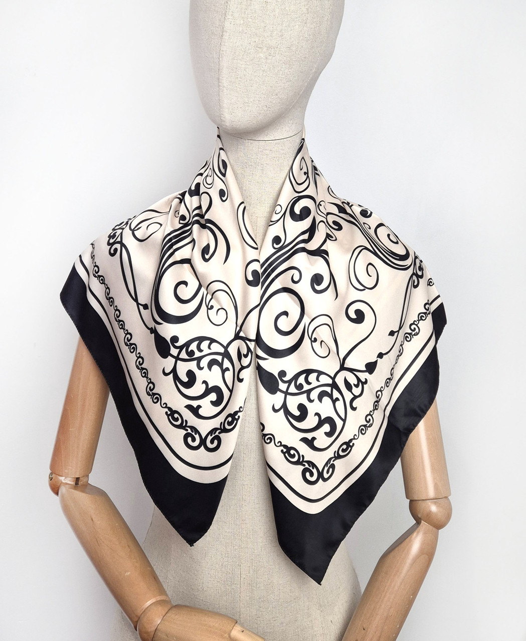 Хустка модна жіноча шовкова Офелія вензель айвори, фото 1