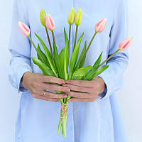 Тюльпани латексні букет 7 закритих бутонів блідо-рожевий