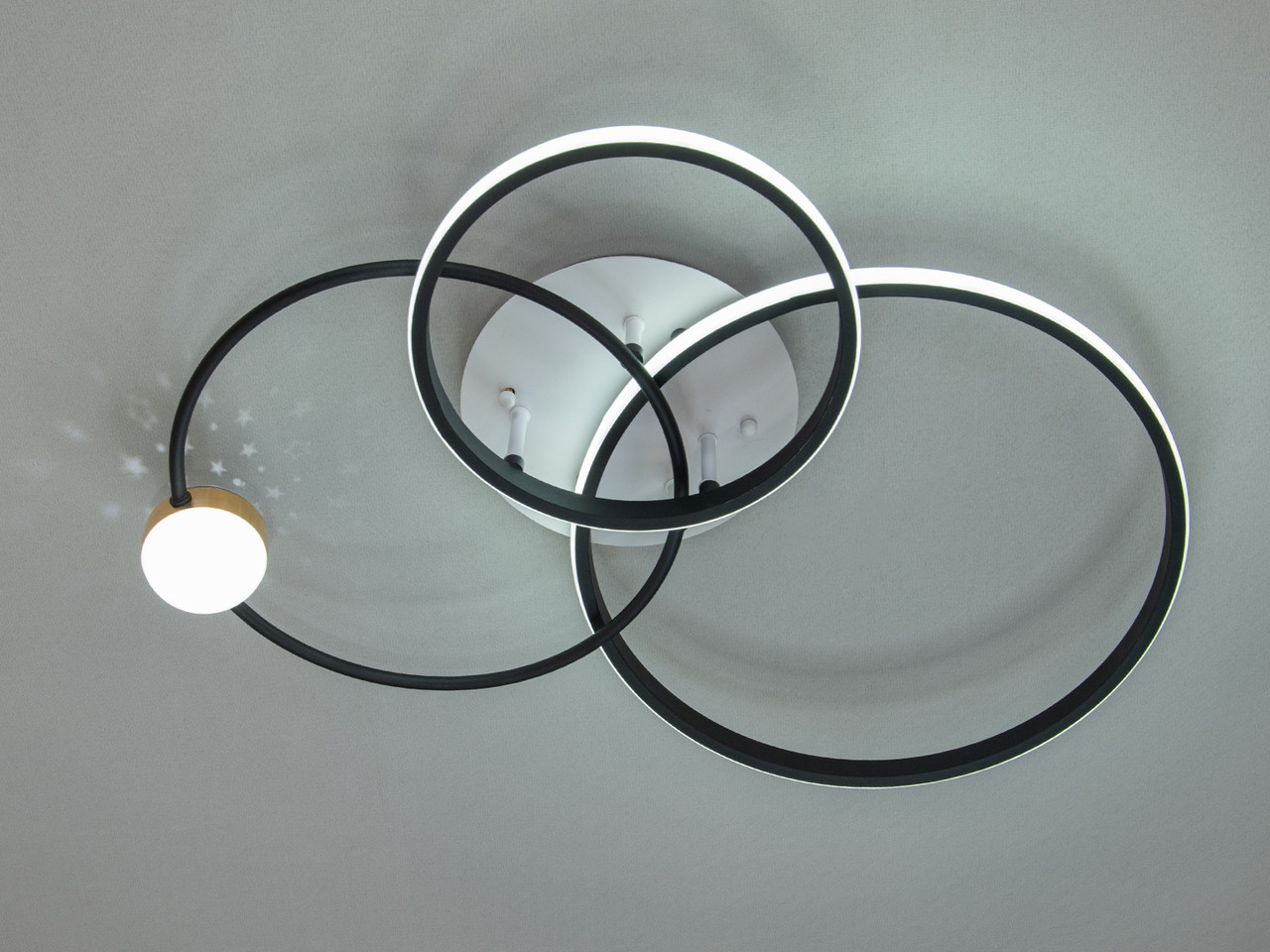 Світлодіодна люстра "Кільця" в спальню, білий + чорний, 55 W MX2987-3LWH+BK-LS
