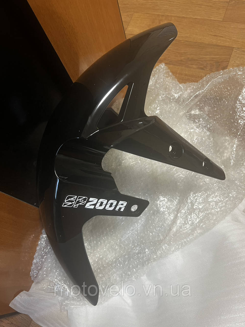 Пластик крило переднє SPARK SP200R-33 чорний
