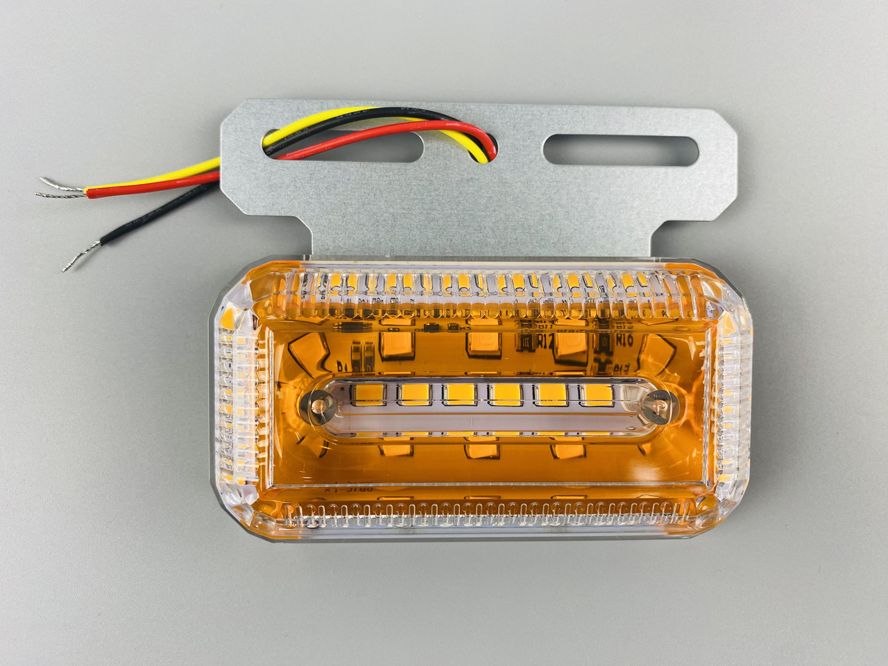 Ліхтар LED габаритний 104 мм х 86 мм х 20 мм ; 24V; сталева основа