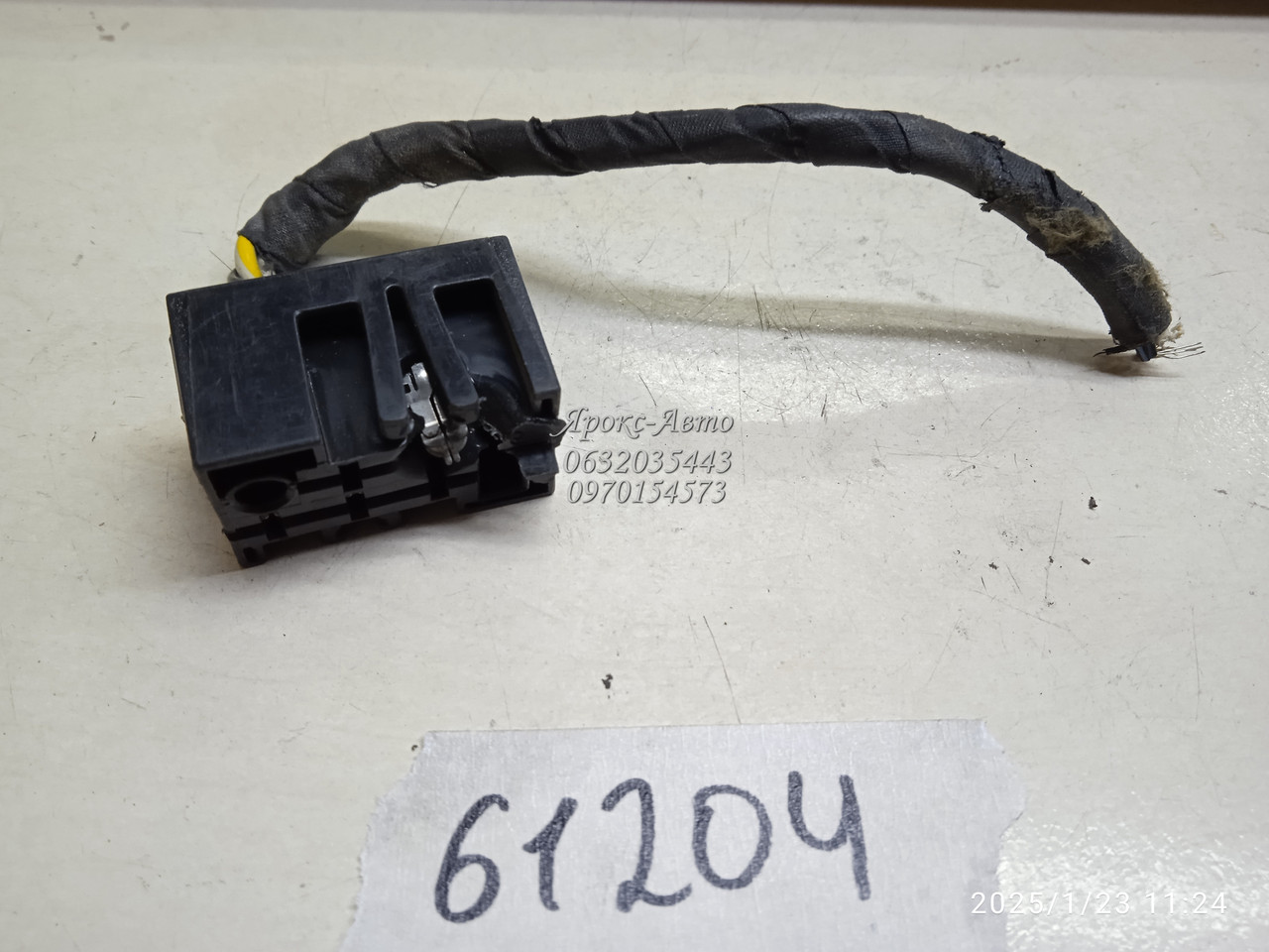 Фішка кнопки нагрівання заднього скла для автомобіля Audi 80 B3 000061204, фото 1