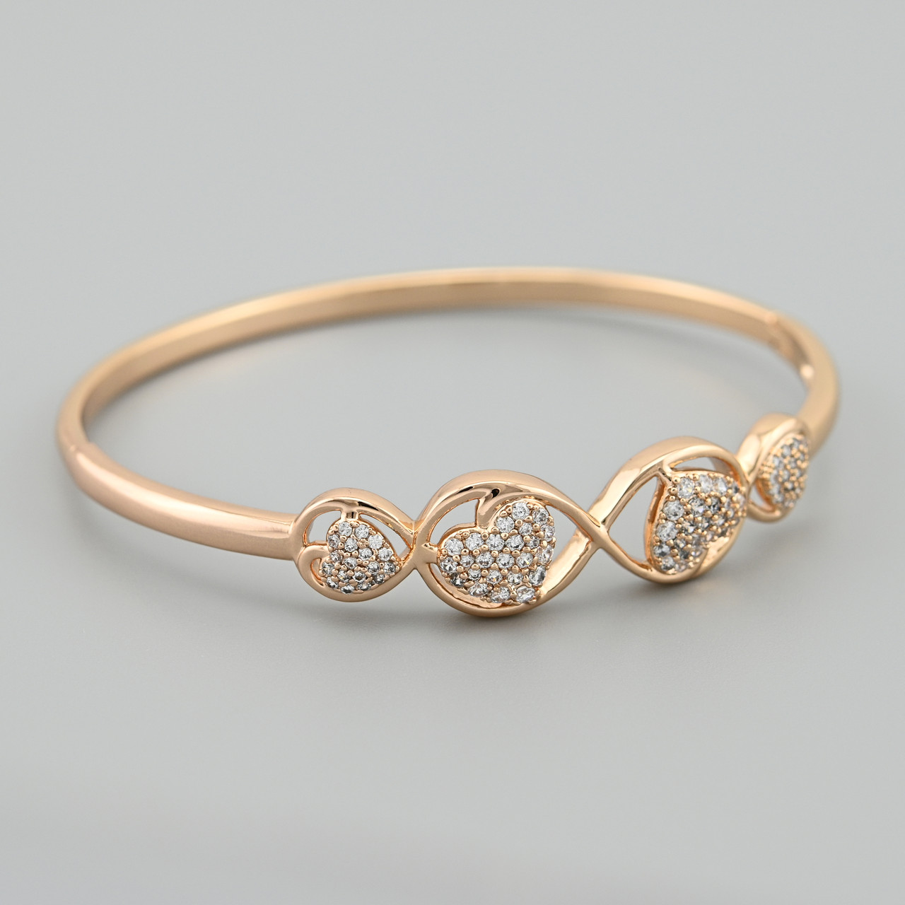 Жорсткий браслет Серця 49032 ширина 11 мм білі фіаніти позолота 18К довжина 15-18, фото 1