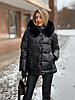 Зимова куртка з водовідштовхувальної плащової тканини з еко-хутром на капюшоні, фото 3