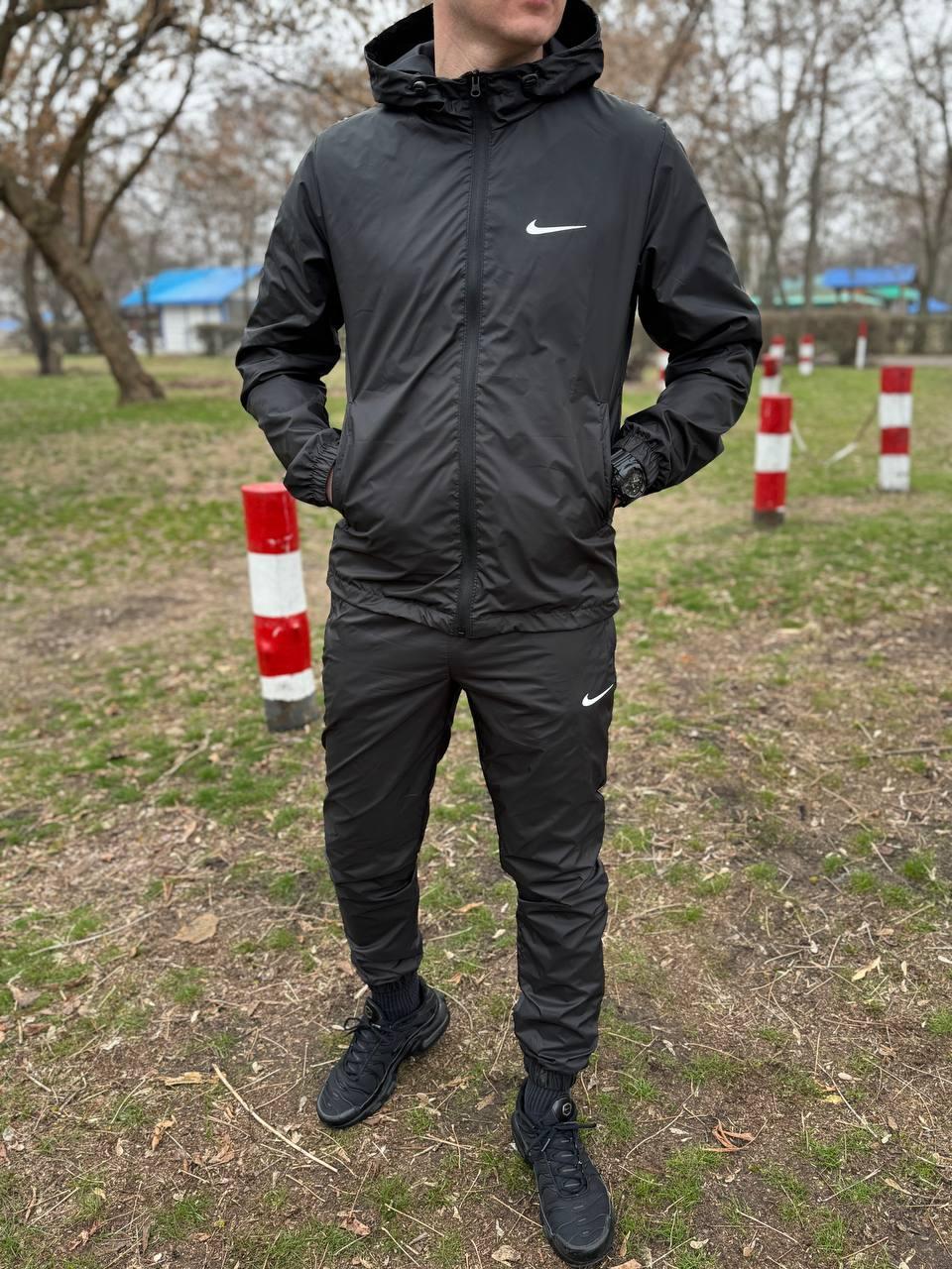 Чоловічий спортивний костюм Nike Вітровка + Штани з плащівки чорний Комплект Найк з капюшоном
