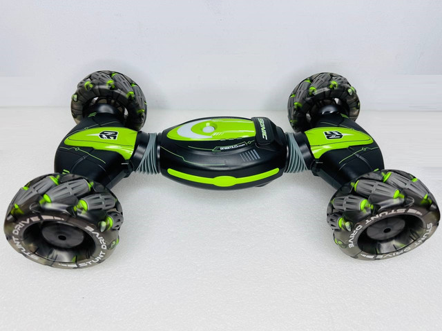 Дитяча машинка перевертиш на пульті