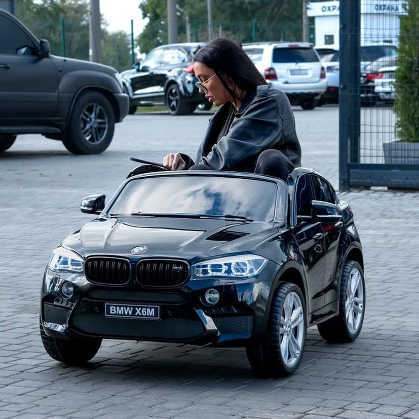 Дитячий електромобіль на акумуляторі BMW X6M з пультом радіокерування 3-8 років чорний JJ2168