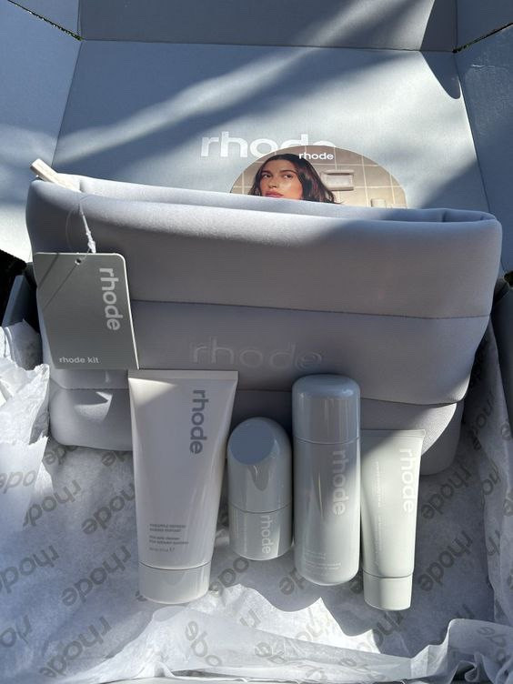 Набір догляду за шкірою обличчя The Rhode Kit Four Skin Glazing Essentials by Hailey Bieber