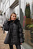 Зимова куртка із зав'язками на рукавах та еко хутром на капюшоні, фото 7
