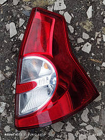 Ліхтар задній правий Рено Сандеро б/в 8200734824