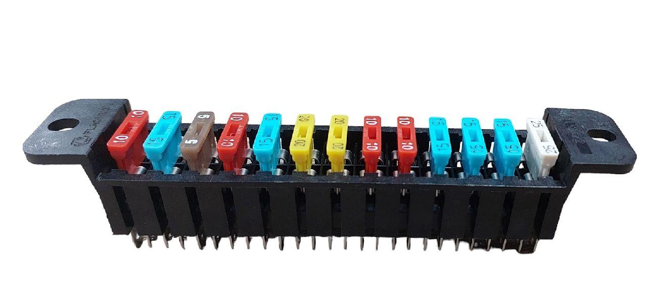 Блок запобіжників ВАЗ 2101-06 3302,2217,2705,31105,3110 (нов.обр.13евро запобіжник) FLAGMUS