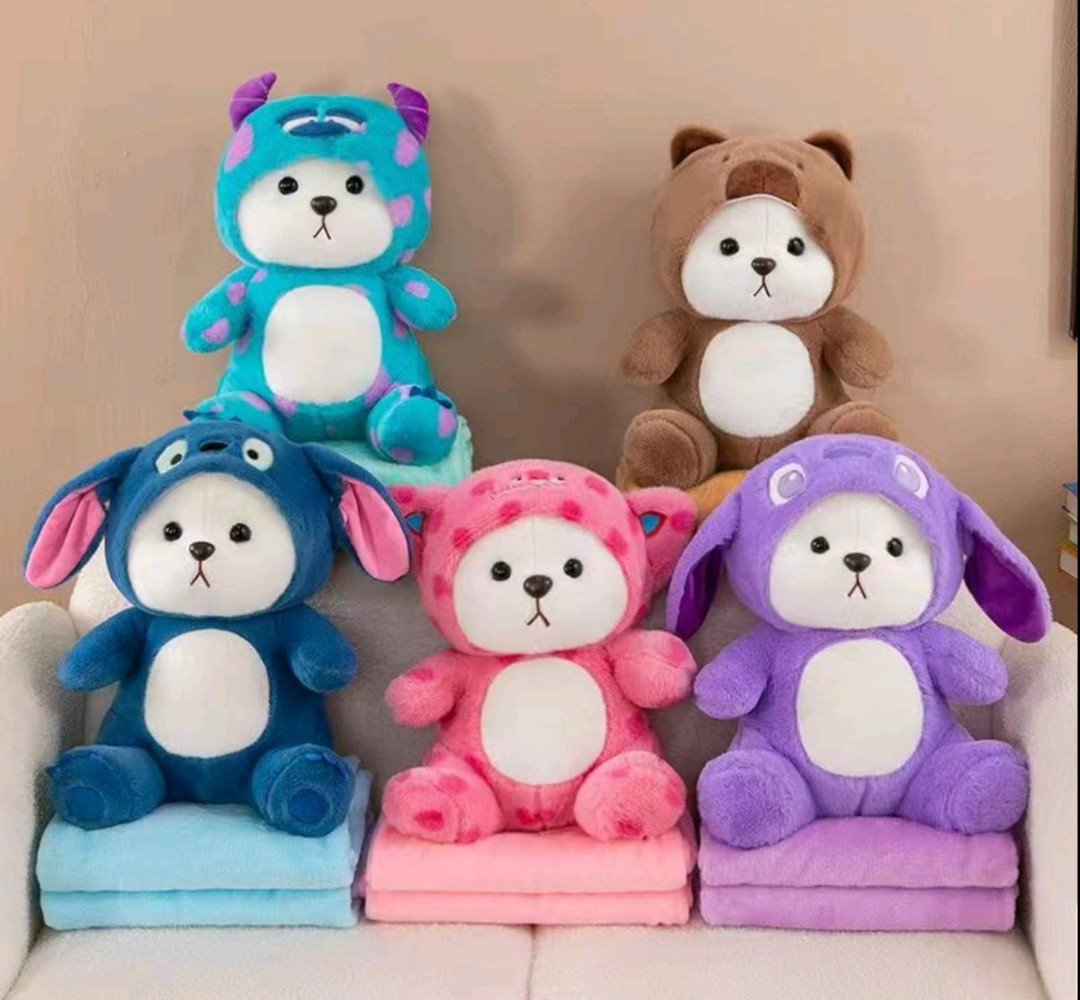Игрушка-подушка медведь в костюме и в капюшоне с пледом внутри
