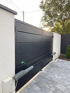 Металеві розпашні ворота з автоматикою / Тип Горизонт Box