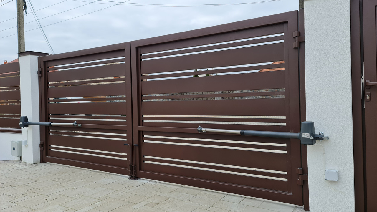 Ворота розпашні з металу автоматичні / Тип Різноламельне Ранчо