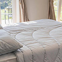 Тепла високоякісна антиаллергенна ковдра- Cirrusfil Medium 220 x 200