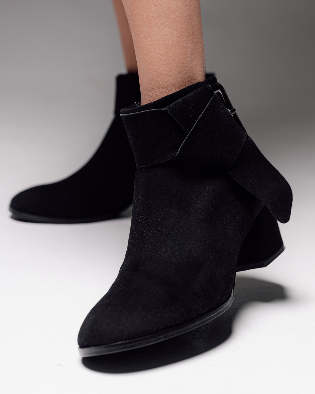 Черевики жіночі Lottini 42071 40 чорні замша