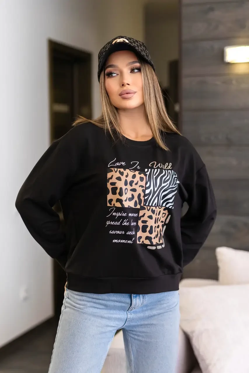 Трикотажний жіночий демісезонний чорний світшот з принтом